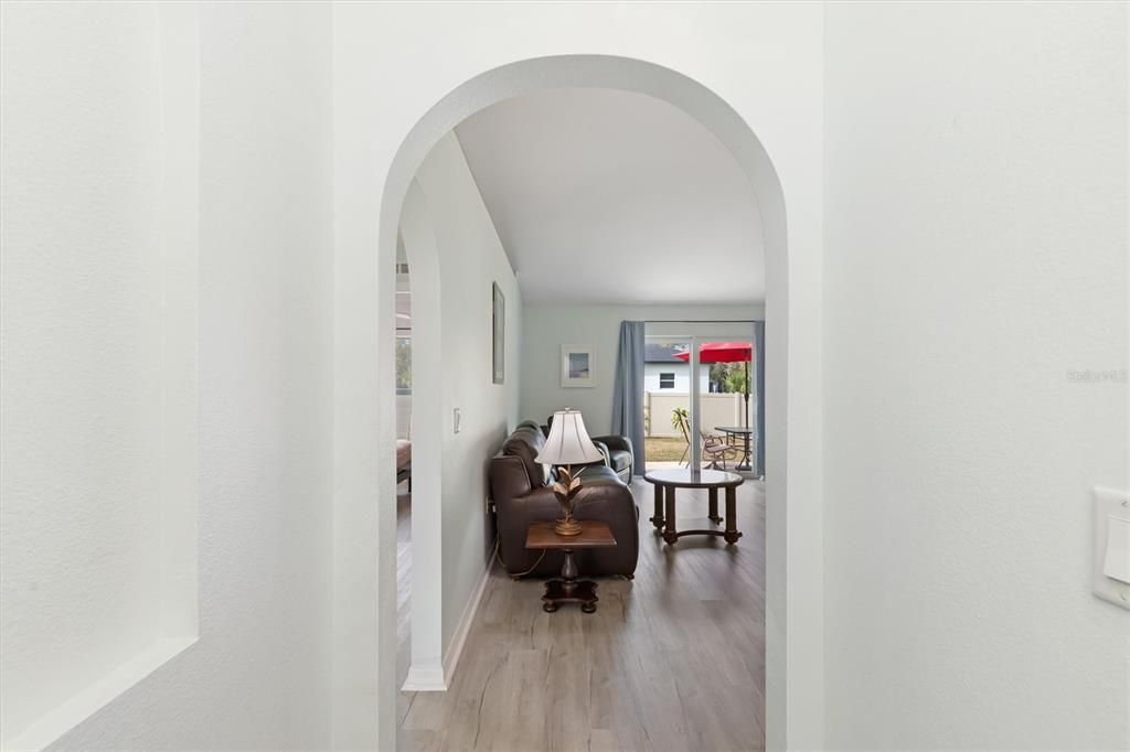 На продажу: $250,000 (3 спален, 2 ванн, 1264 Квадратных фут)