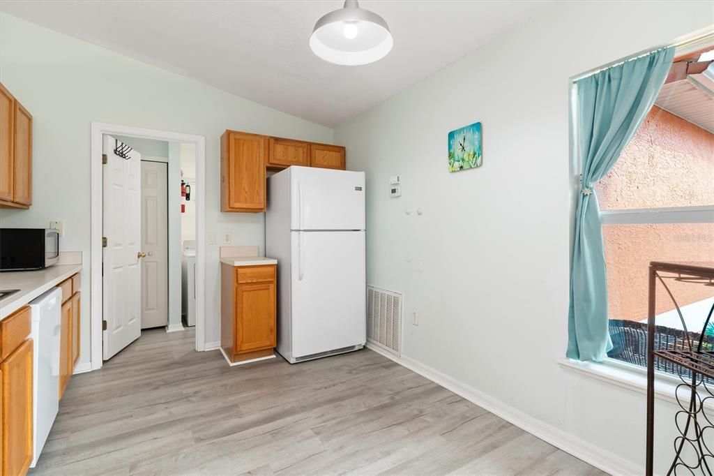 На продажу: $250,000 (3 спален, 2 ванн, 1264 Квадратных фут)