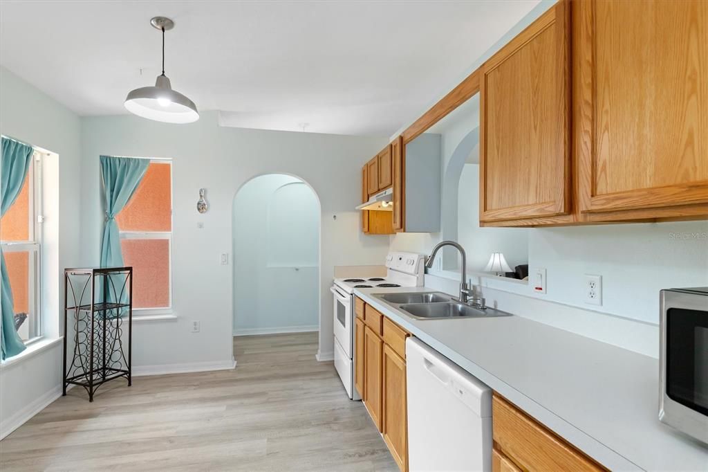 На продажу: $250,000 (3 спален, 2 ванн, 1264 Квадратных фут)