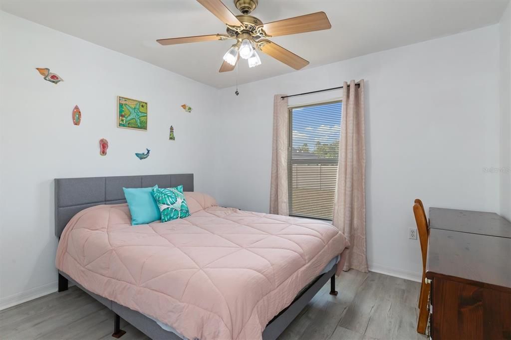 На продажу: $250,000 (3 спален, 2 ванн, 1264 Квадратных фут)