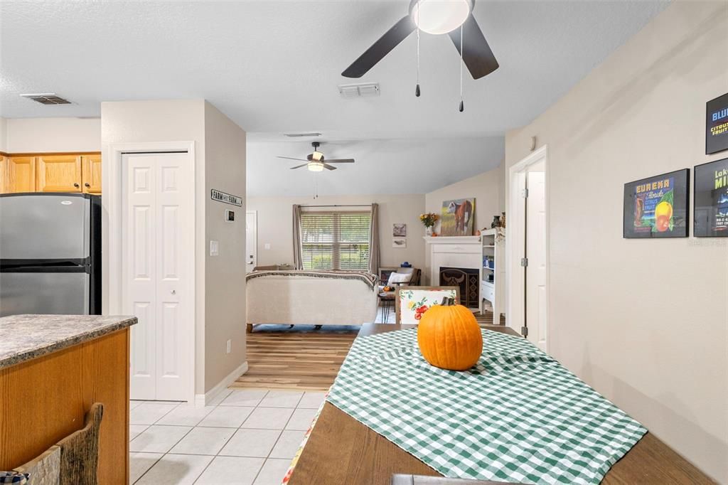 En Venta: $369,900 (3 camas, 2 baños, 1575 Pies cuadrados)