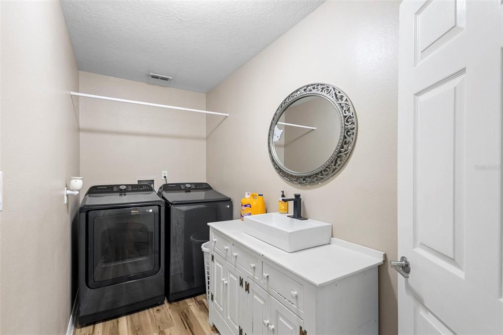 En Venta: $369,900 (3 camas, 2 baños, 1575 Pies cuadrados)