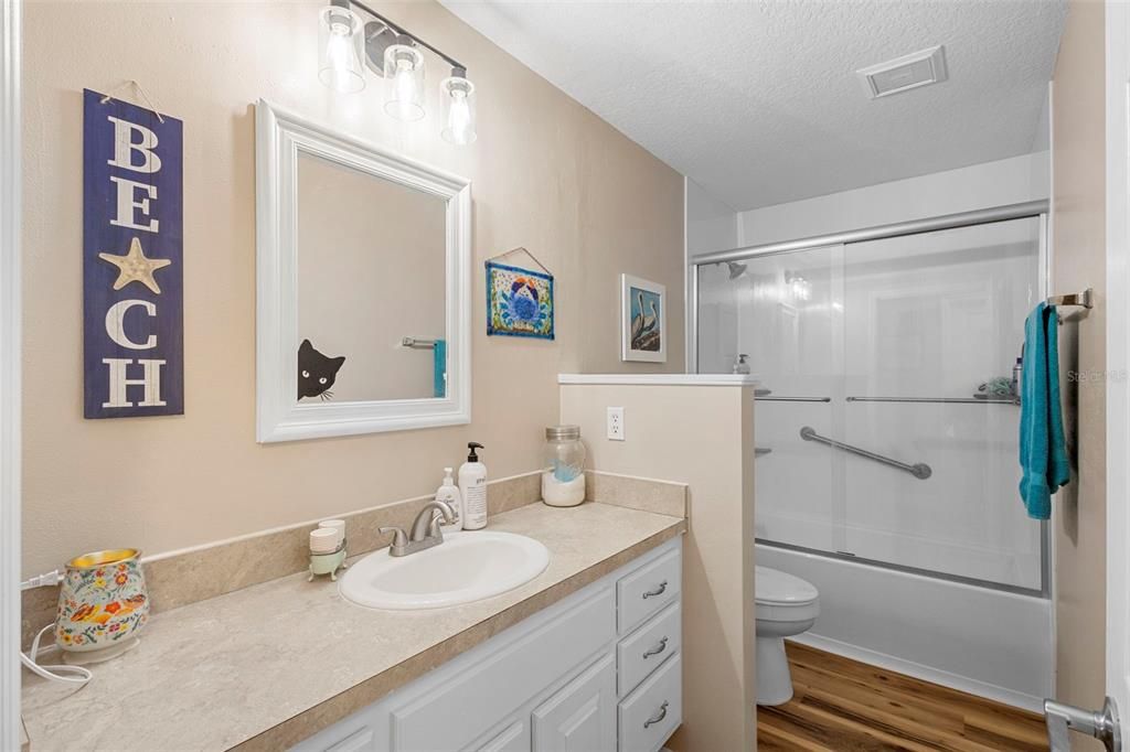 En Venta: $369,900 (3 camas, 2 baños, 1575 Pies cuadrados)