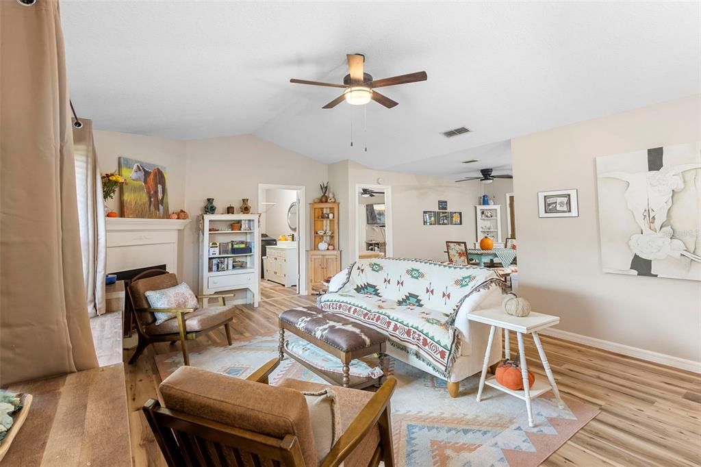 En Venta: $369,900 (3 camas, 2 baños, 1575 Pies cuadrados)