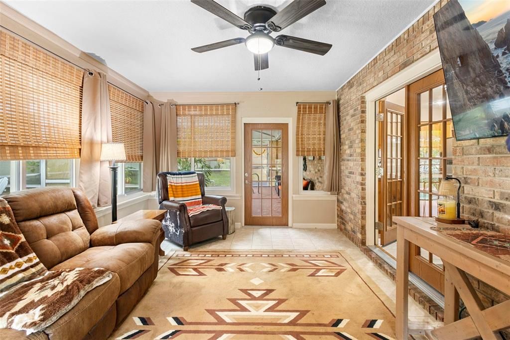 En Venta: $369,900 (3 camas, 2 baños, 1575 Pies cuadrados)