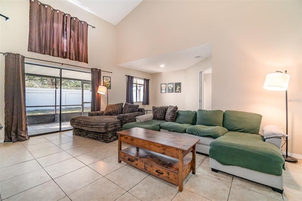 For Sale: $410,000 (4 beds, 2 baths, 1959 Square Feet)