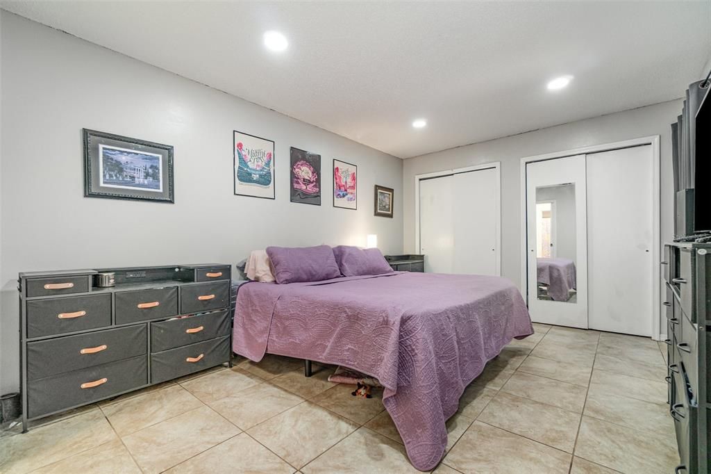 For Sale: $410,000 (4 beds, 2 baths, 1959 Square Feet)