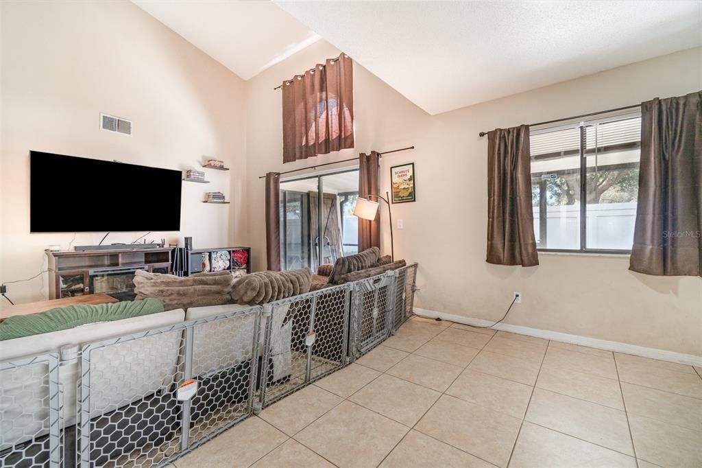 For Sale: $410,000 (4 beds, 2 baths, 1959 Square Feet)