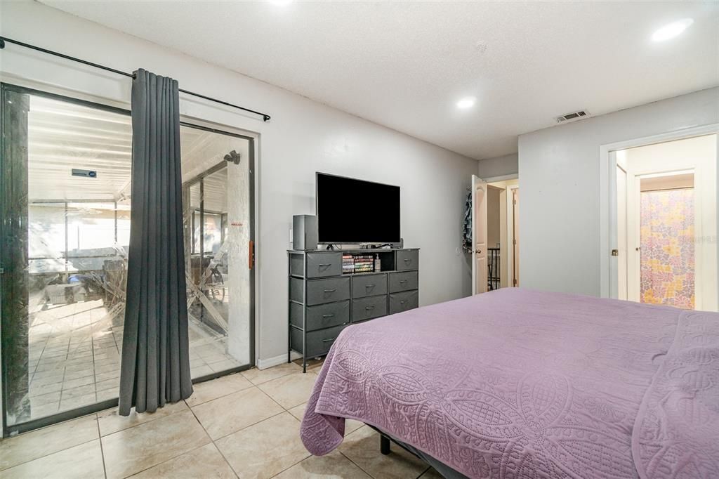 For Sale: $410,000 (4 beds, 2 baths, 1959 Square Feet)