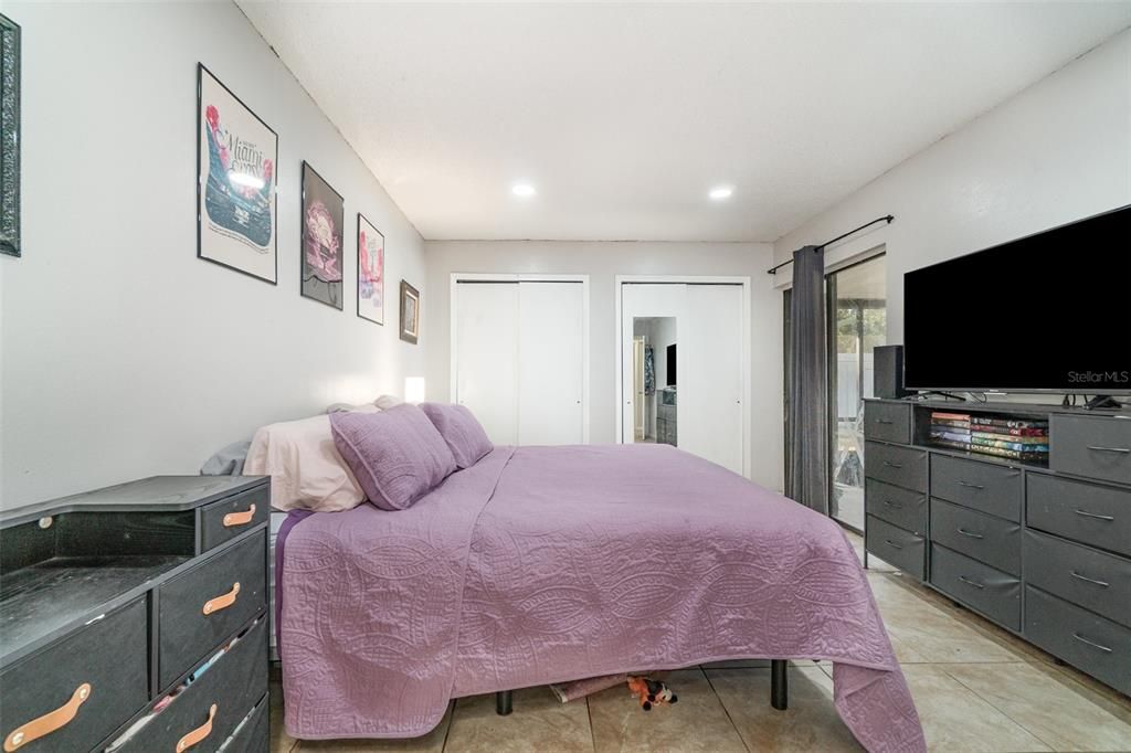 For Sale: $410,000 (4 beds, 2 baths, 1959 Square Feet)