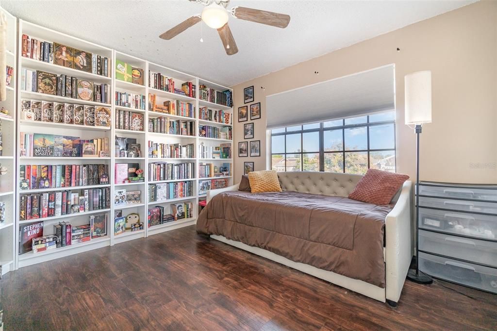 For Sale: $410,000 (4 beds, 2 baths, 1959 Square Feet)