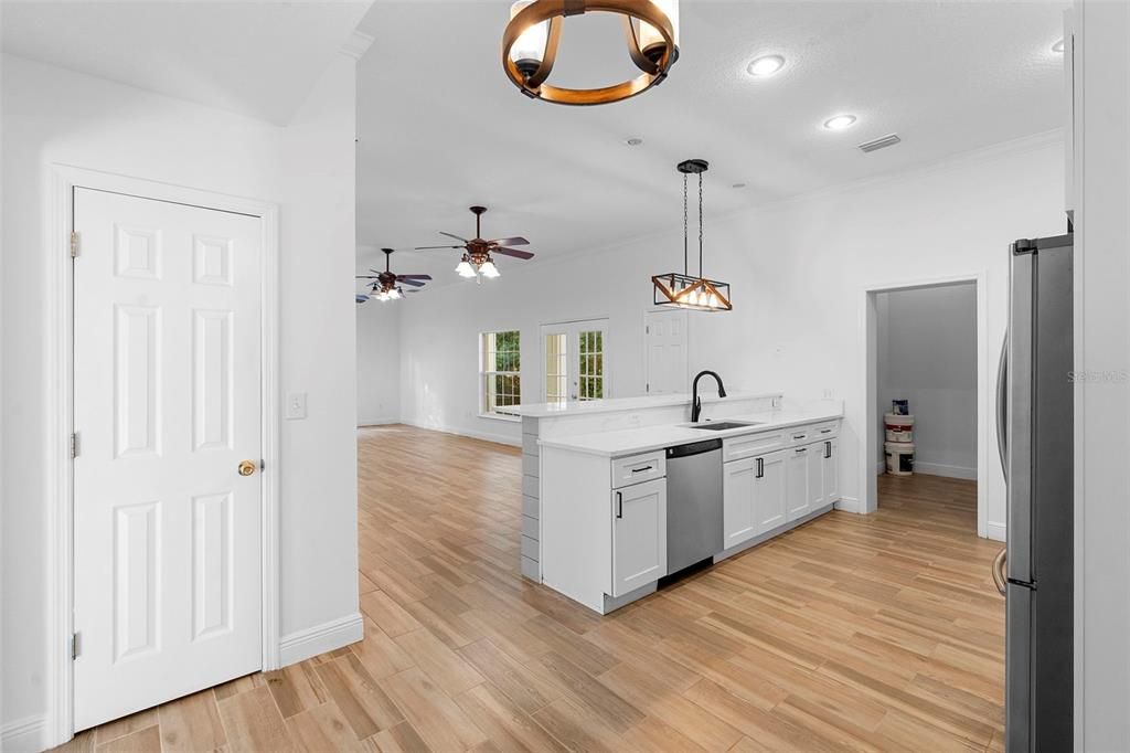 待售: $850,000 (5 贝兹, 3 浴室, 2982 平方英尺)