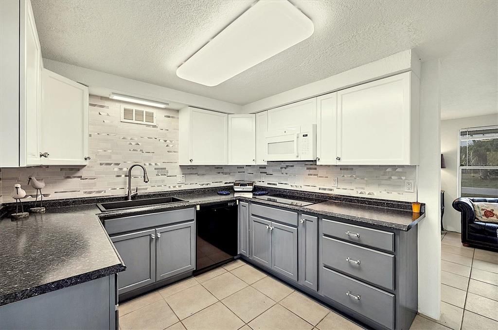 На продажу: $179,000 (3 спален, 1 ванн, 1144 Квадратных фут)