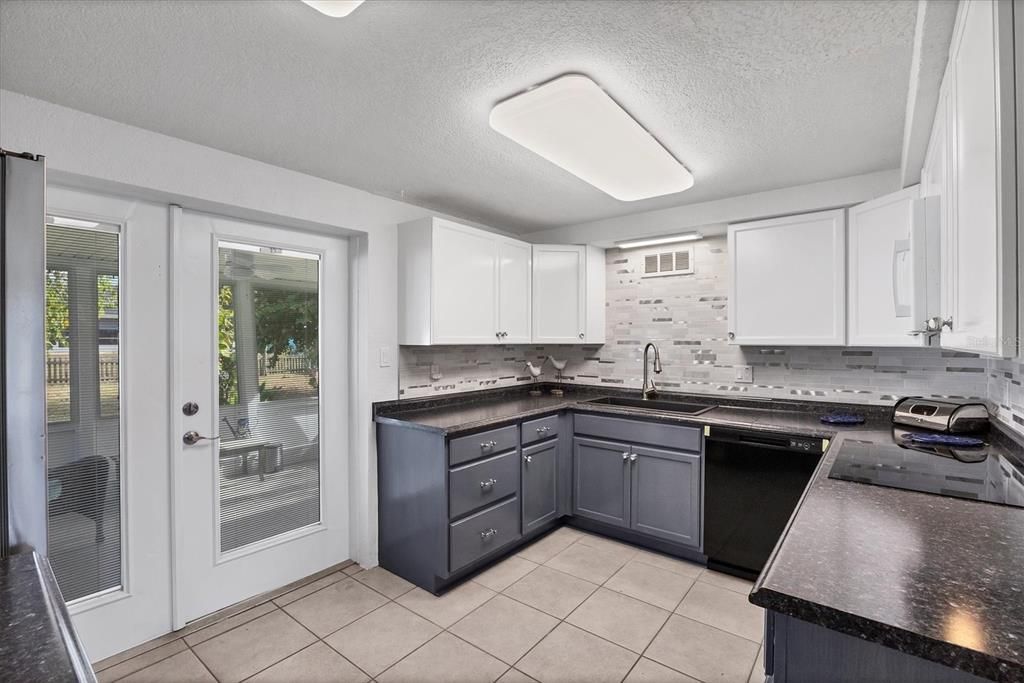 На продажу: $179,000 (3 спален, 1 ванн, 1144 Квадратных фут)