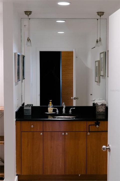 出租: $6,000 (2 贝兹, 2 浴室, 1726 平方英尺)