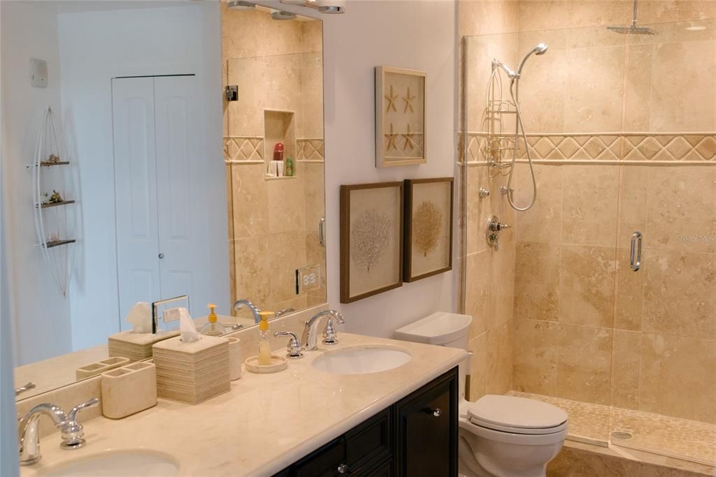 出租: $6,000 (2 贝兹, 2 浴室, 1726 平方英尺)