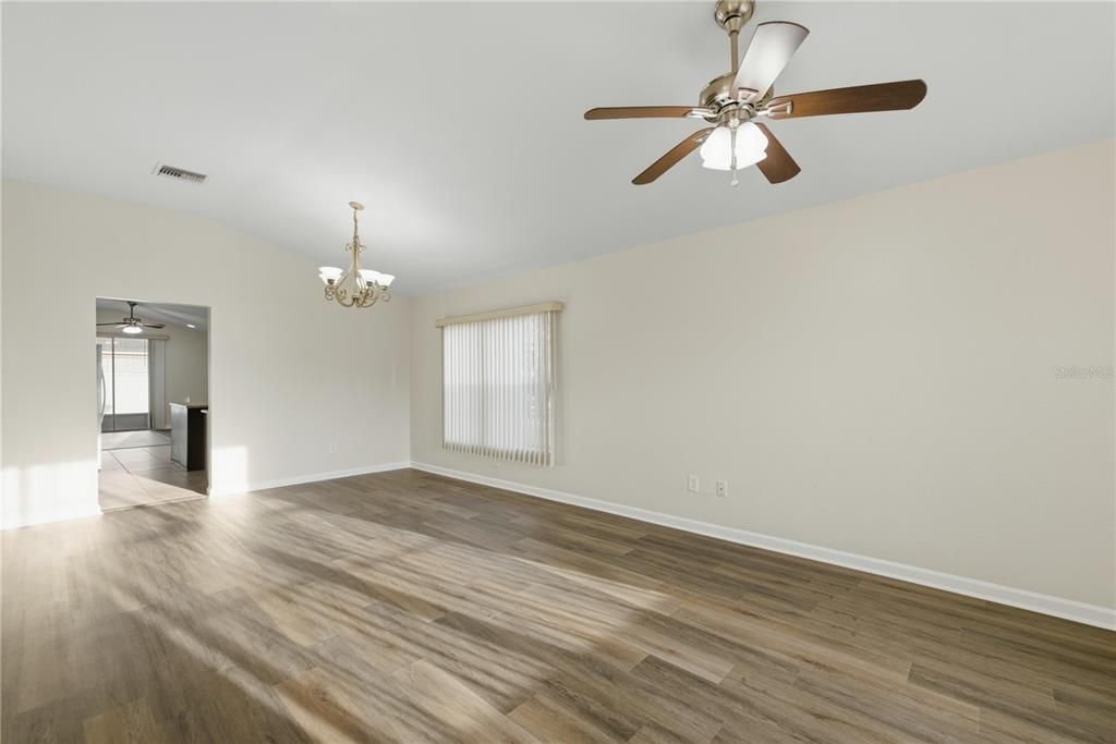 For Rent: $1,995 (4 beds, 2 baths, 1944 Square Feet)