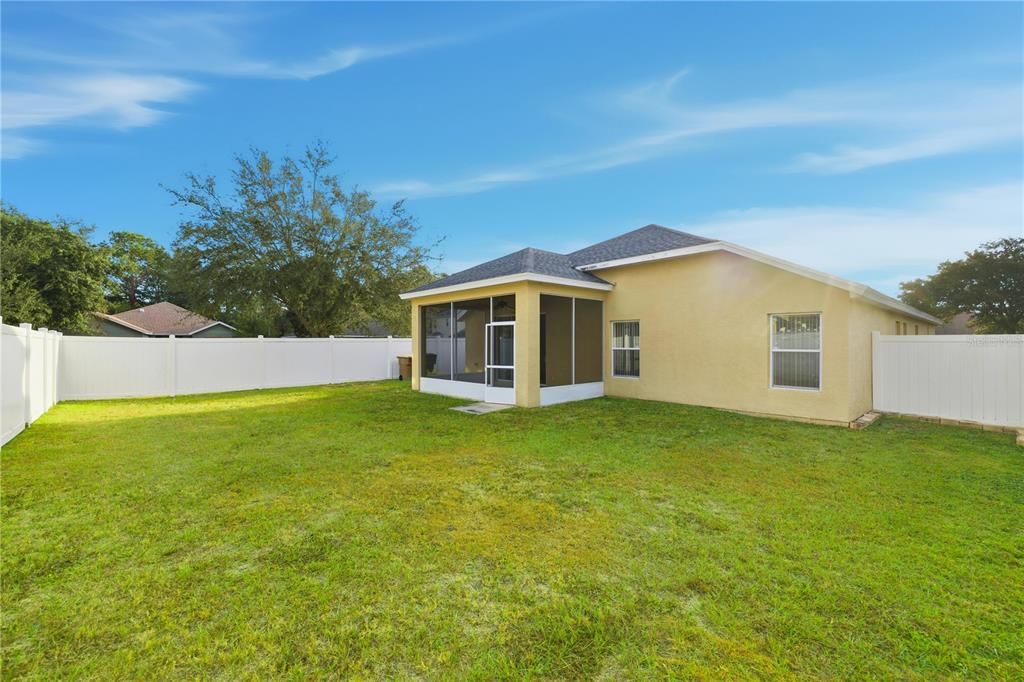 For Rent: $1,995 (4 beds, 2 baths, 1944 Square Feet)