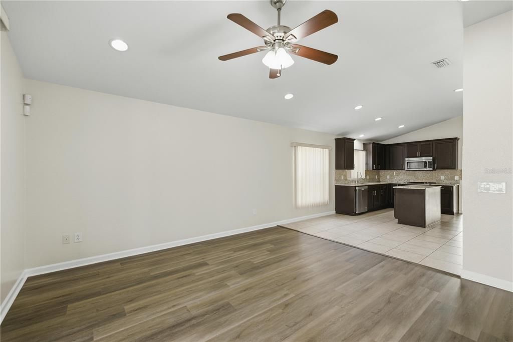 For Rent: $1,995 (4 beds, 2 baths, 1944 Square Feet)