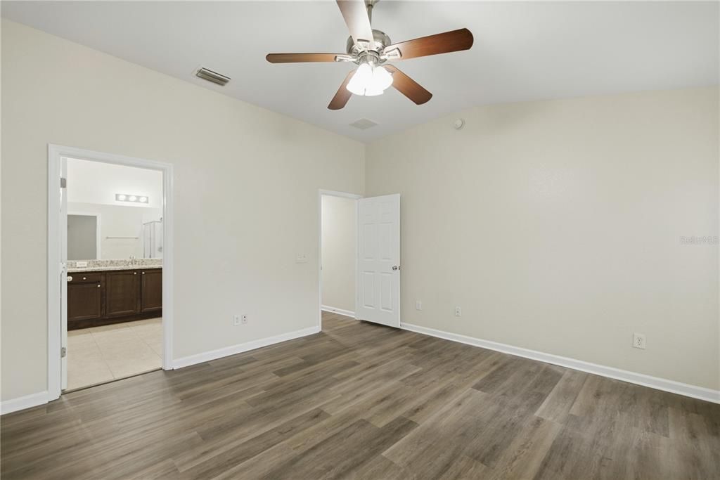 For Rent: $1,995 (4 beds, 2 baths, 1944 Square Feet)