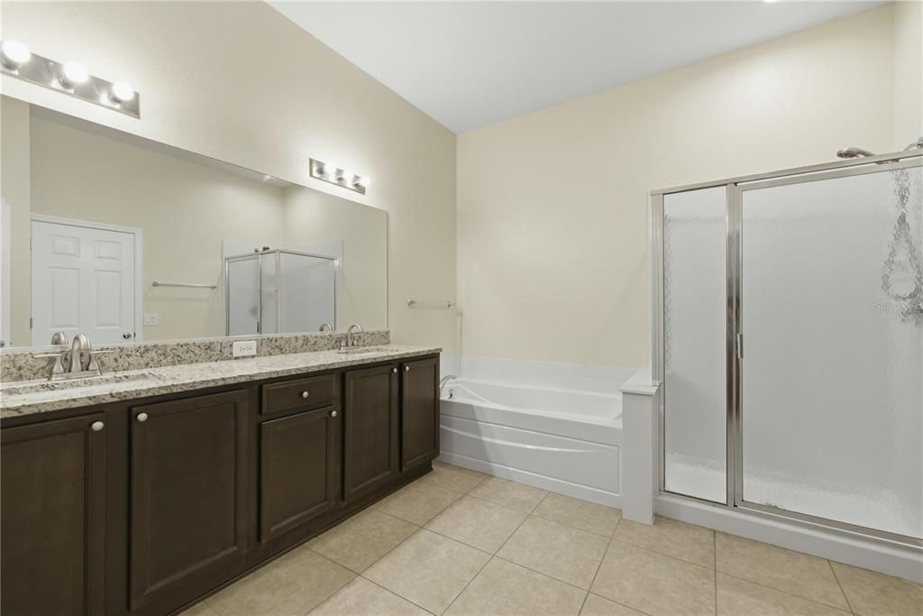 For Rent: $1,995 (4 beds, 2 baths, 1944 Square Feet)