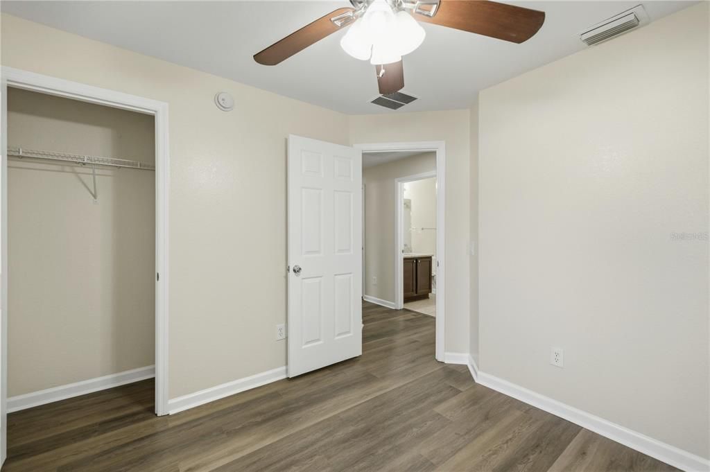 For Rent: $1,995 (4 beds, 2 baths, 1944 Square Feet)