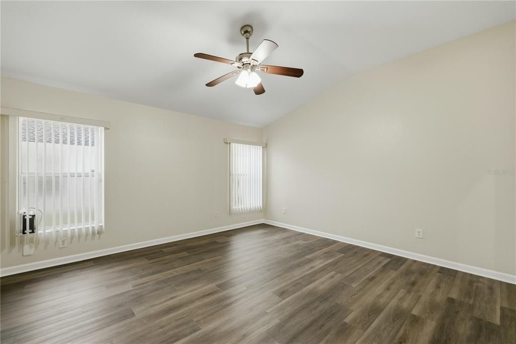 For Rent: $1,995 (4 beds, 2 baths, 1944 Square Feet)