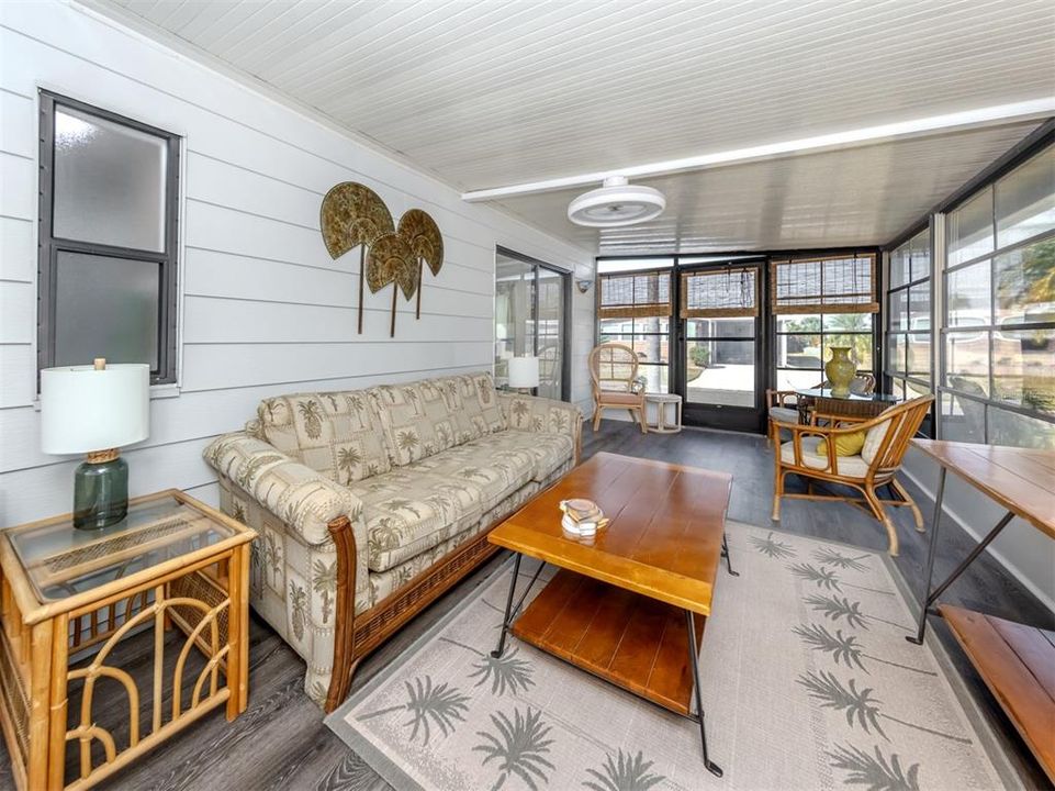 For Sale: $148,000 (2 beds, 2 baths, 962 Square Feet)