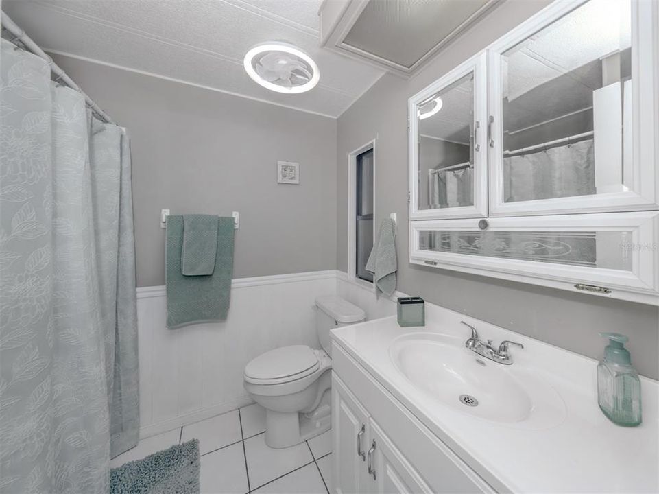 For Sale: $148,000 (2 beds, 2 baths, 962 Square Feet)