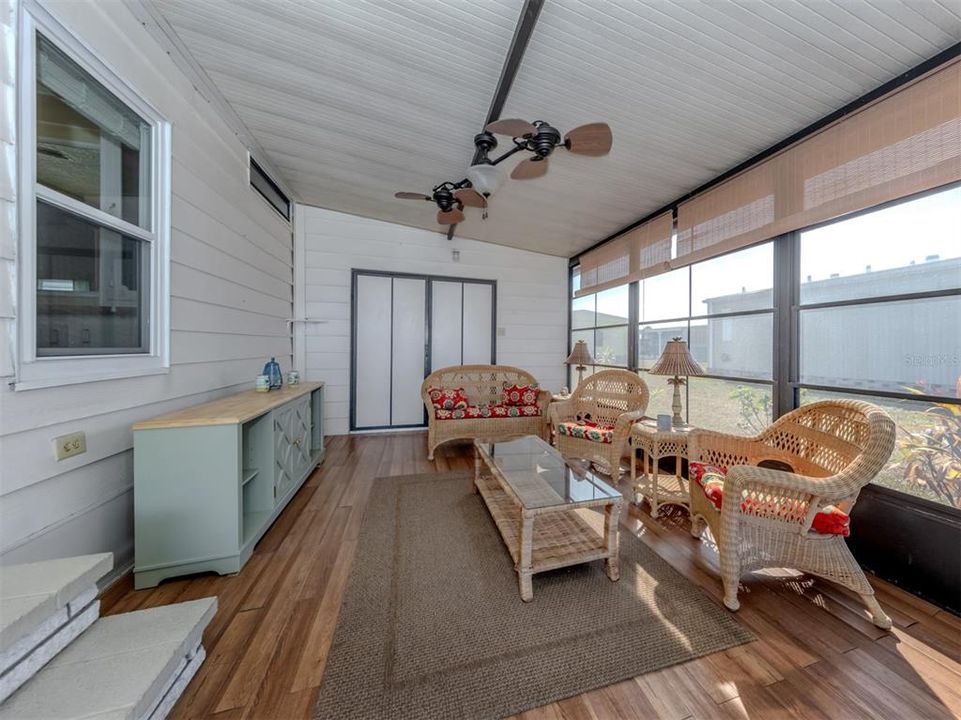 For Sale: $148,000 (2 beds, 2 baths, 962 Square Feet)