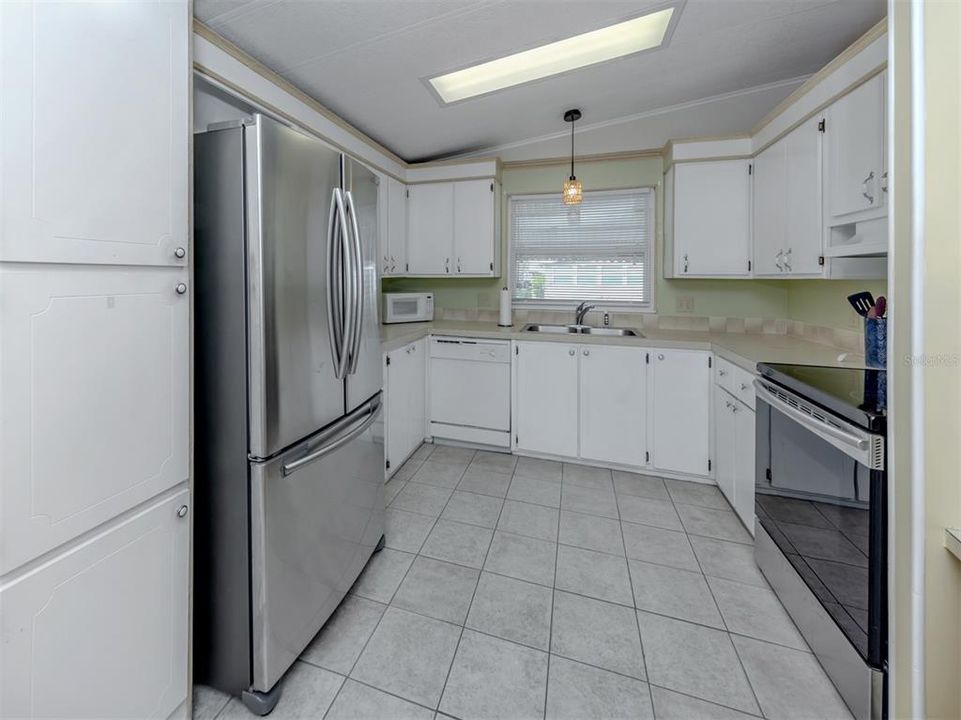 For Sale: $148,000 (2 beds, 2 baths, 962 Square Feet)