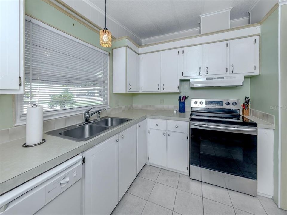 For Sale: $148,000 (2 beds, 2 baths, 962 Square Feet)