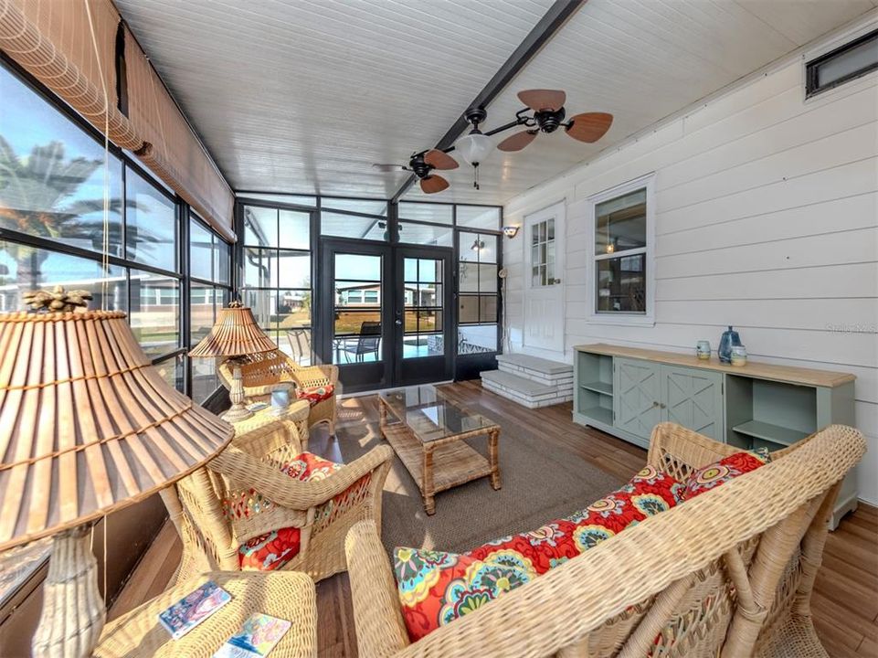 For Sale: $148,000 (2 beds, 2 baths, 962 Square Feet)