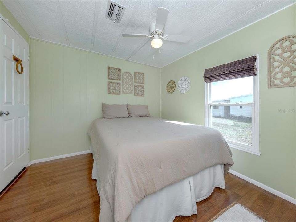 For Sale: $148,000 (2 beds, 2 baths, 962 Square Feet)