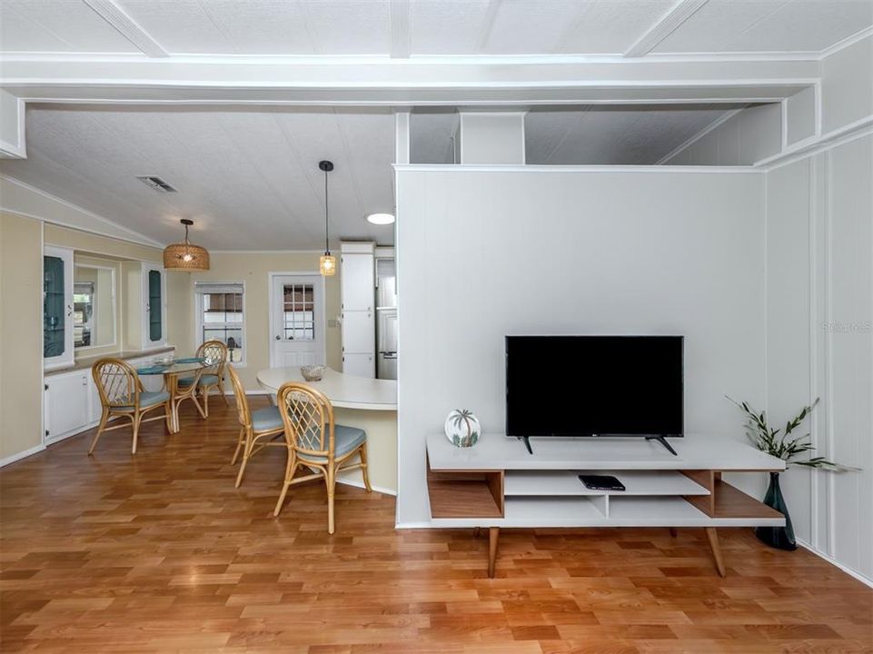 For Sale: $148,000 (2 beds, 2 baths, 962 Square Feet)