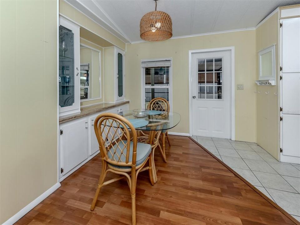 For Sale: $148,000 (2 beds, 2 baths, 962 Square Feet)