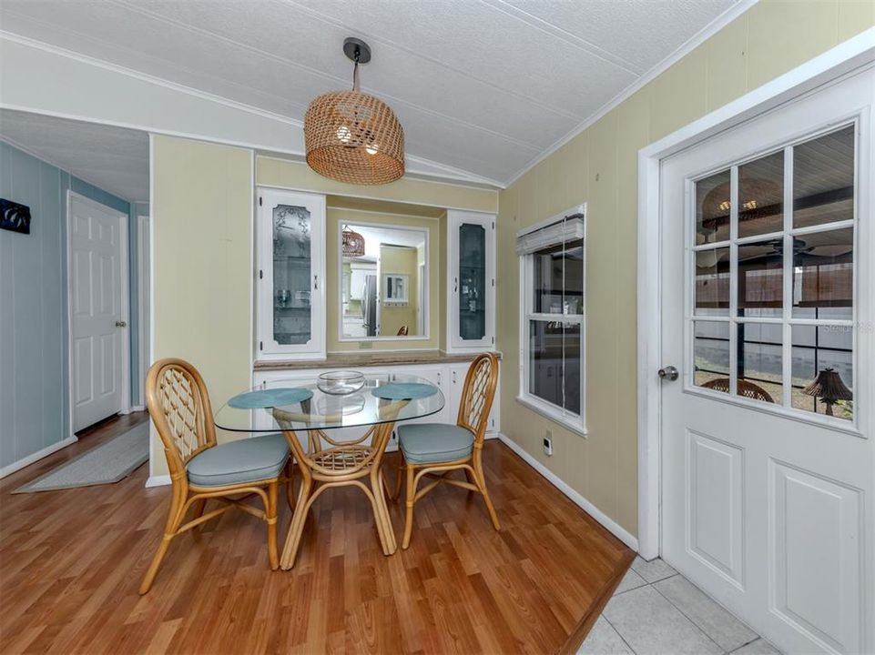 For Sale: $148,000 (2 beds, 2 baths, 962 Square Feet)