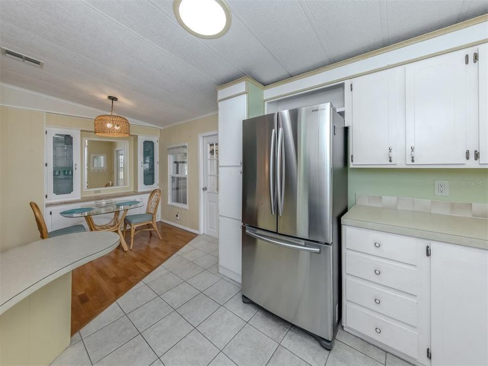 For Sale: $148,000 (2 beds, 2 baths, 962 Square Feet)