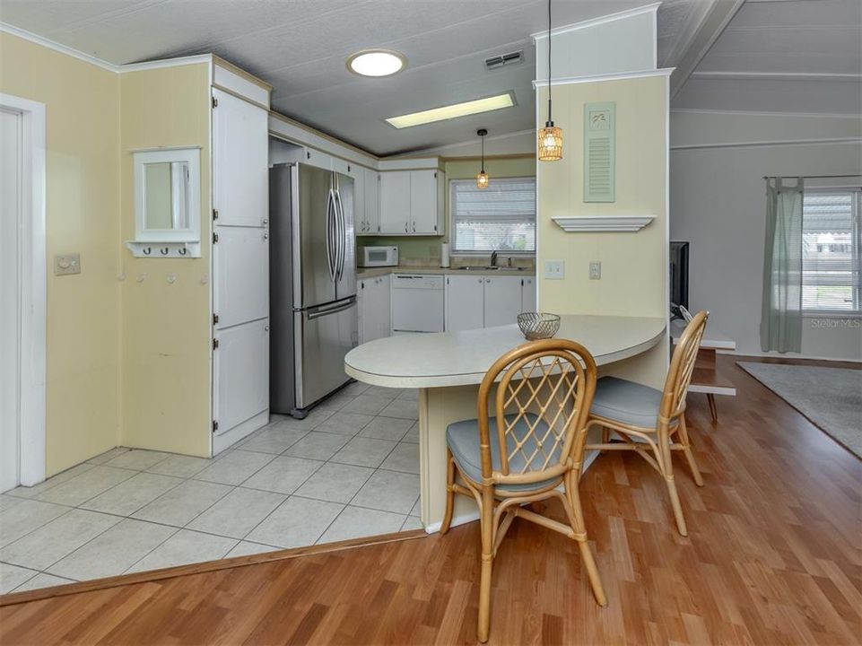 For Sale: $148,000 (2 beds, 2 baths, 962 Square Feet)