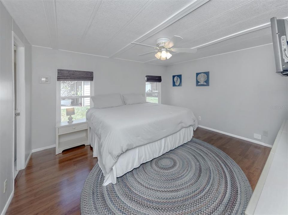 For Sale: $148,000 (2 beds, 2 baths, 962 Square Feet)