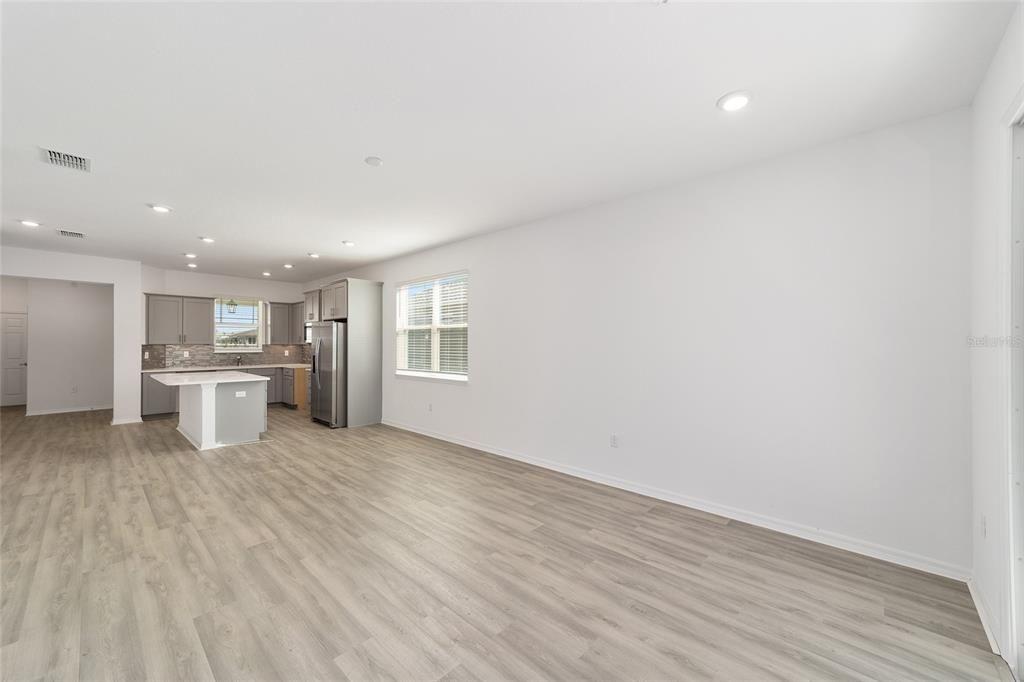 Под контрактом: $286,000 (2 спален, 2 ванн, 1467 Квадратных фут)