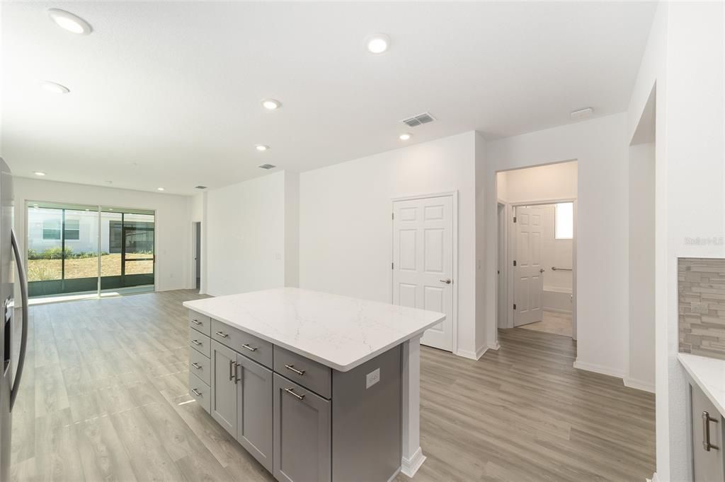 Под контрактом: $286,000 (2 спален, 2 ванн, 1467 Квадратных фут)