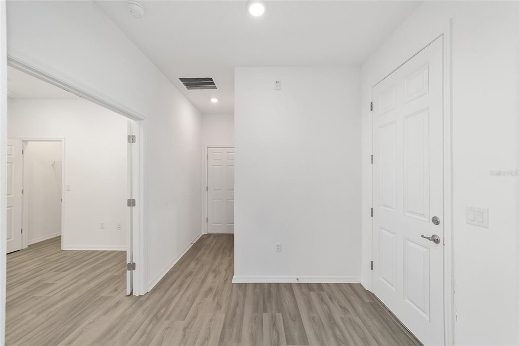 Под контрактом: $286,000 (2 спален, 2 ванн, 1467 Квадратных фут)