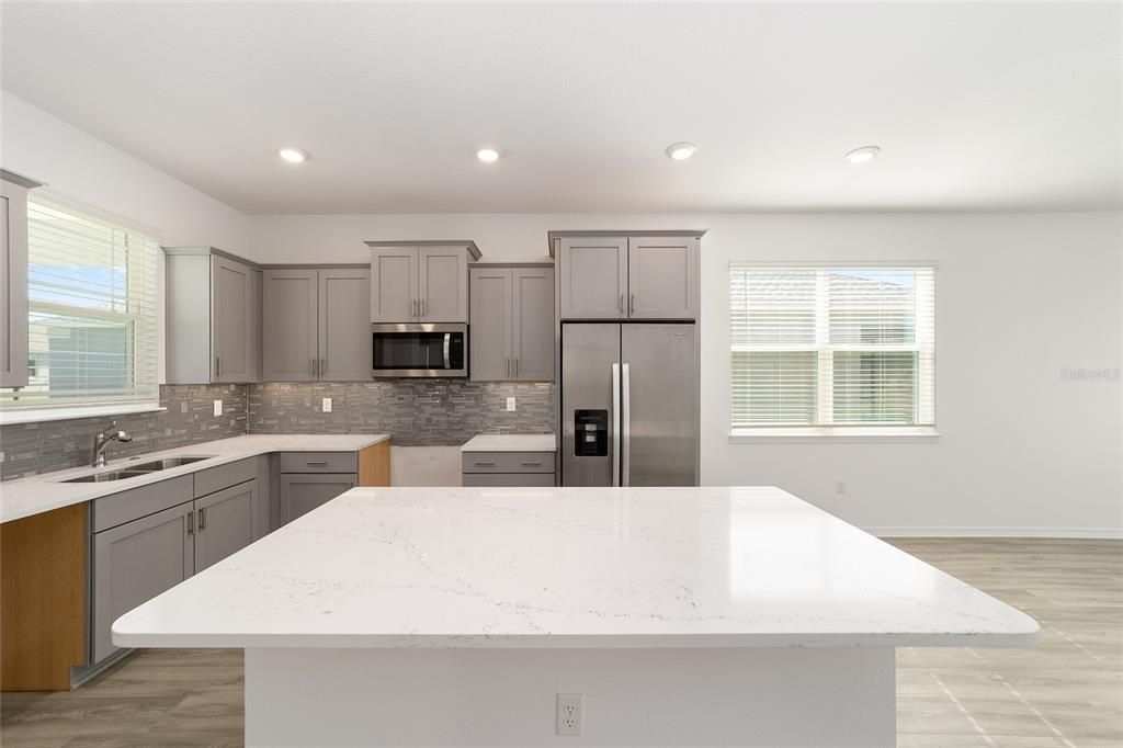 Под контрактом: $286,000 (2 спален, 2 ванн, 1467 Квадратных фут)