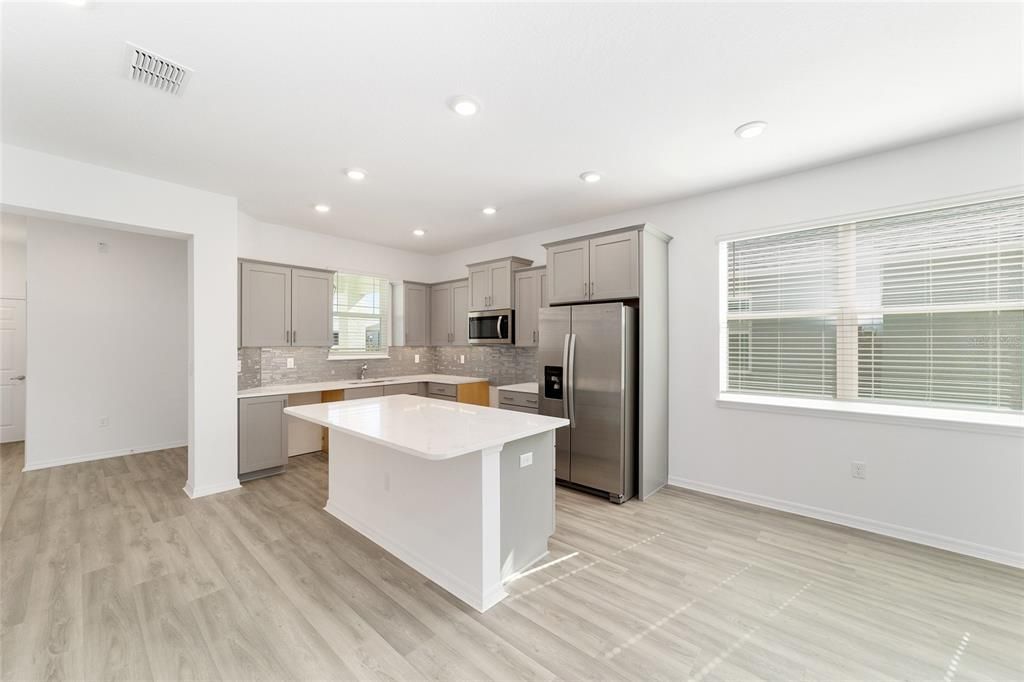 Под контрактом: $286,000 (2 спален, 2 ванн, 1467 Квадратных фут)