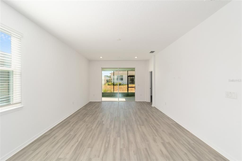 Под контрактом: $286,000 (2 спален, 2 ванн, 1467 Квадратных фут)