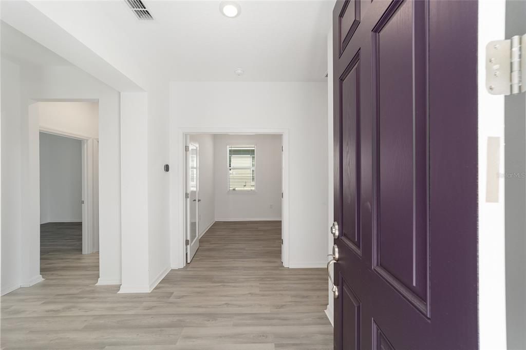 Под контрактом: $286,000 (2 спален, 2 ванн, 1467 Квадратных фут)