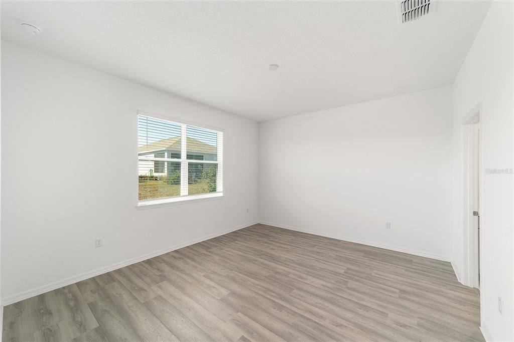 Под контрактом: $286,000 (2 спален, 2 ванн, 1467 Квадратных фут)