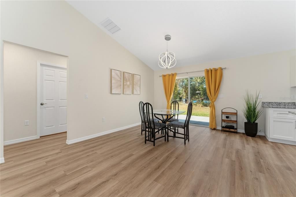 В аренду: $1,950 (3 спален, 2 ванн, 1380 Квадратных фут)