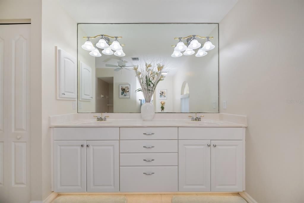 待售: $465,000 (3 贝兹, 2 浴室, 2242 平方英尺)